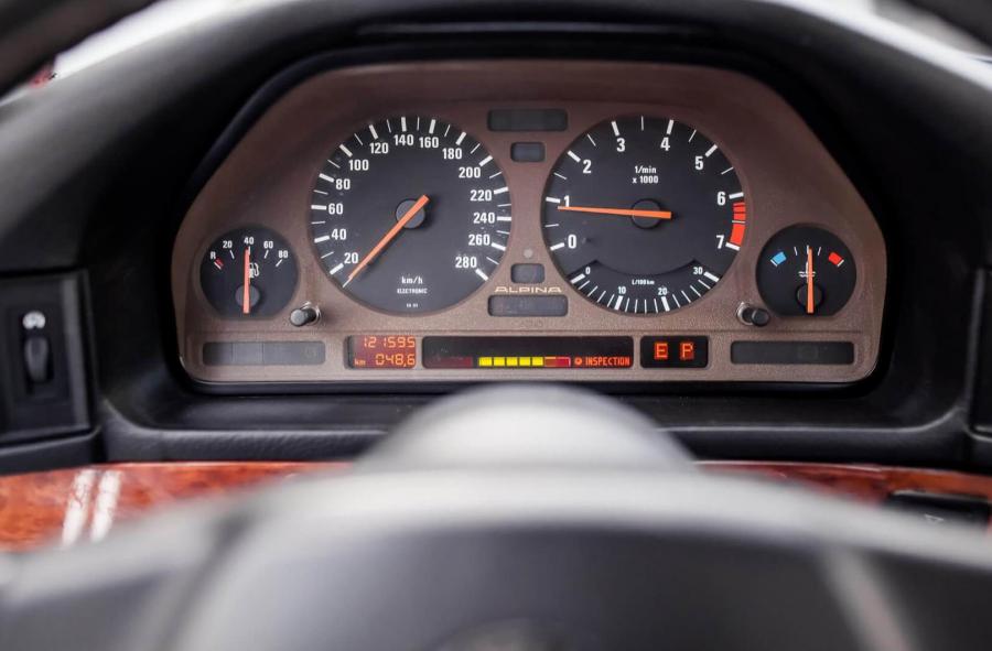 Панель приборов Alpina B10 3.5/1 (E34) 1988 года  (фото 14 из 15)